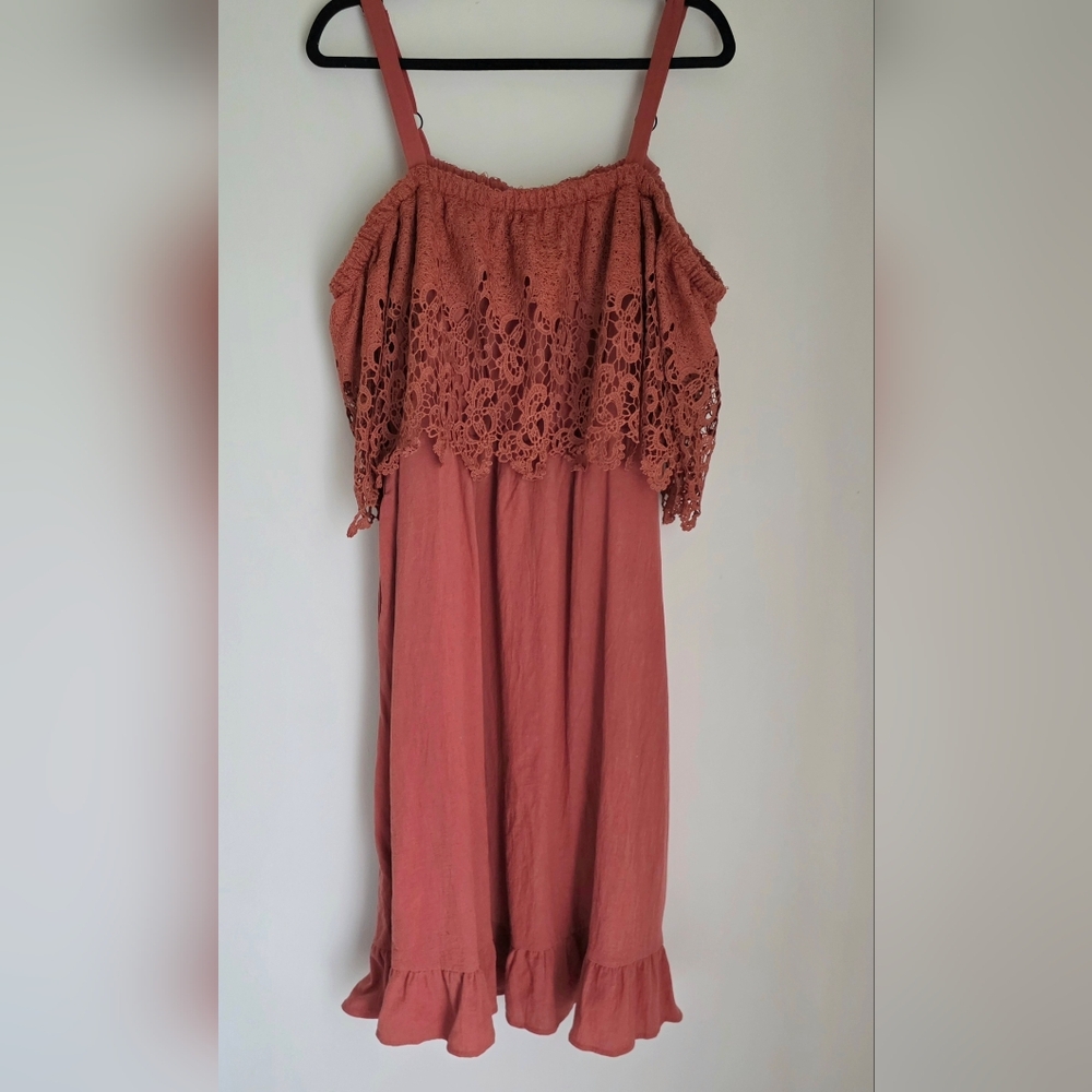 Elegant Lace Off-Shoulder Dress - Picture 15 of 15
